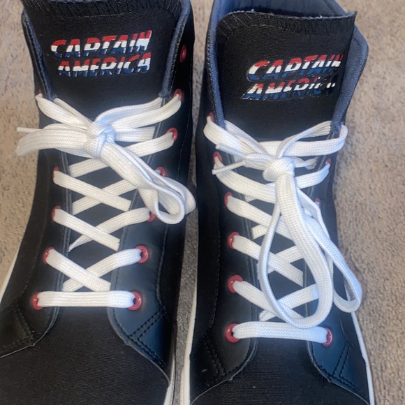 “CAPTAIN AMERICA” shoes from MARVEL with XL spandex long sleeve shirt - Picture 8 of 11